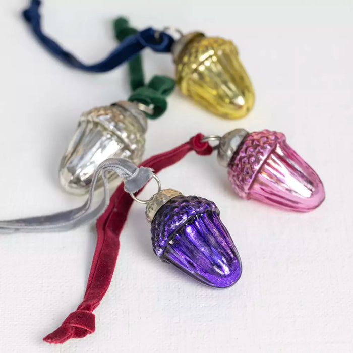 Acorns With Velvet Loops Bag of 8